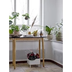 Fehér lábakon álló kaspó