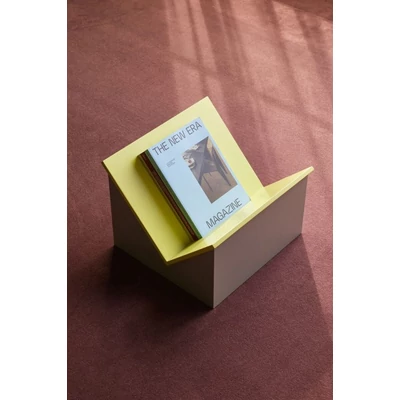 Kőrisfa design magazintartó