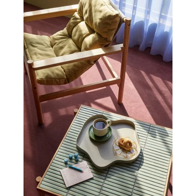 Mentazöld csempés nagy tölgyfa asztal