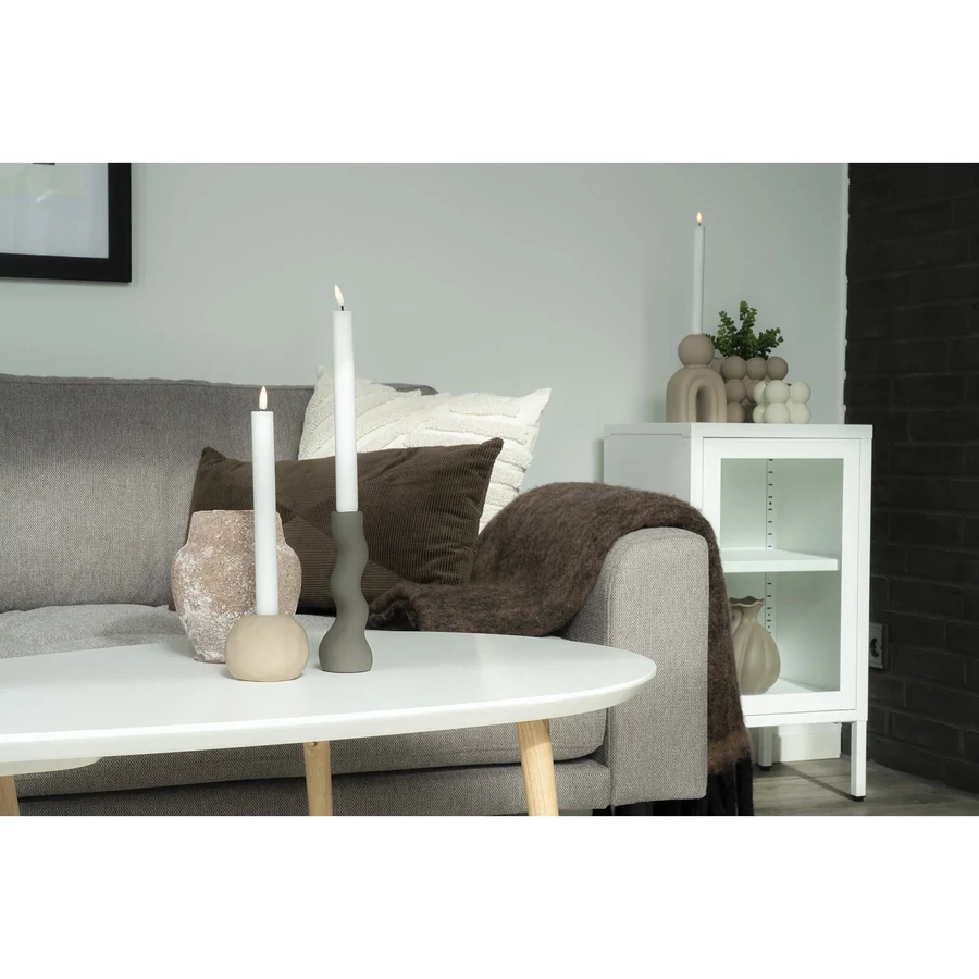 Fehér fém kis szekrény