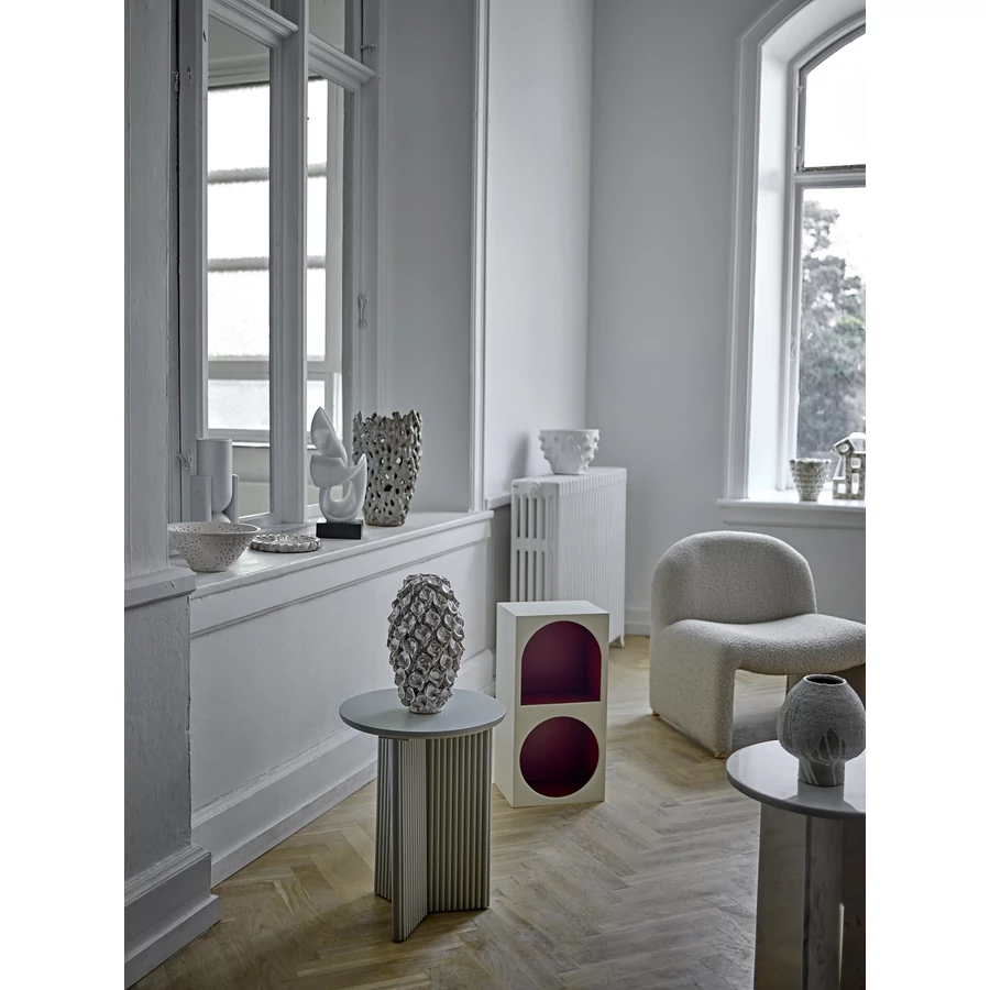 Fehér lakkozott fa kisasztal