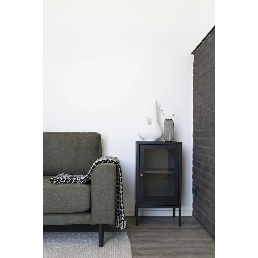 Fekete fém kis szekrény