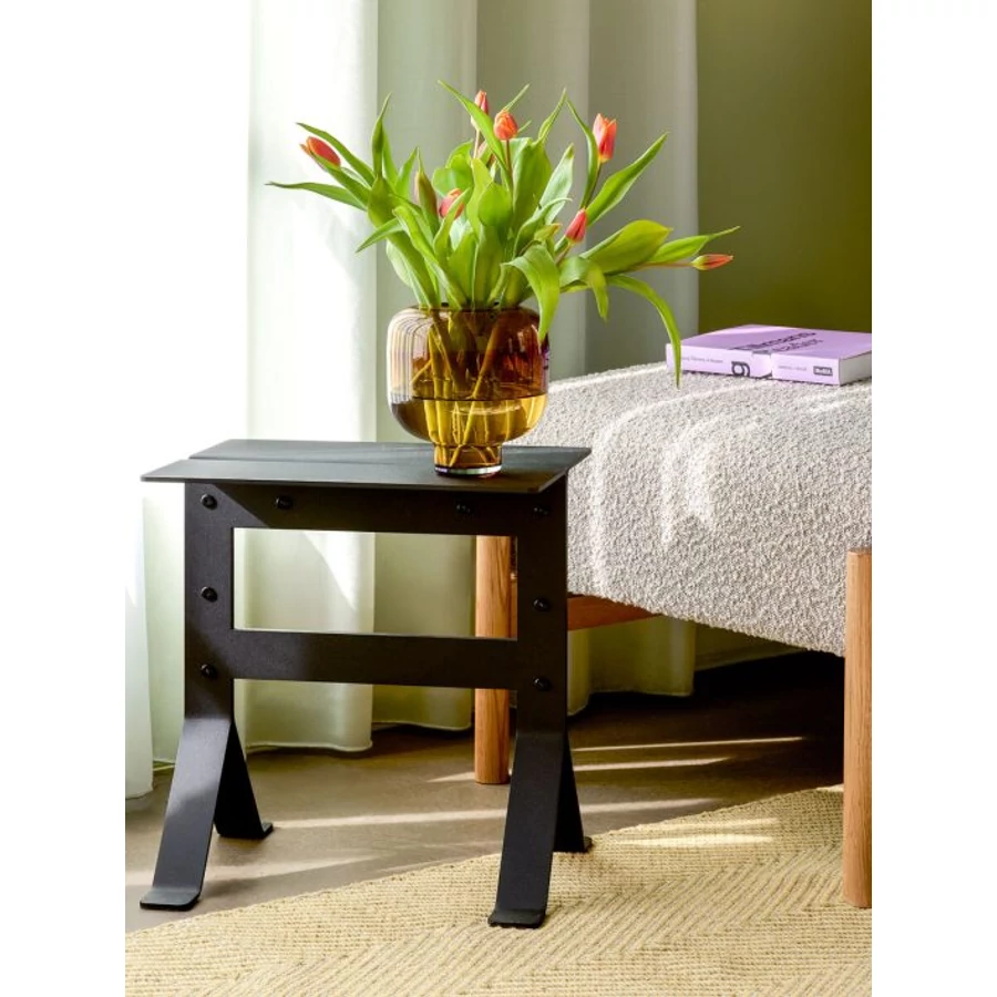 Fekete fém lerakóasztal