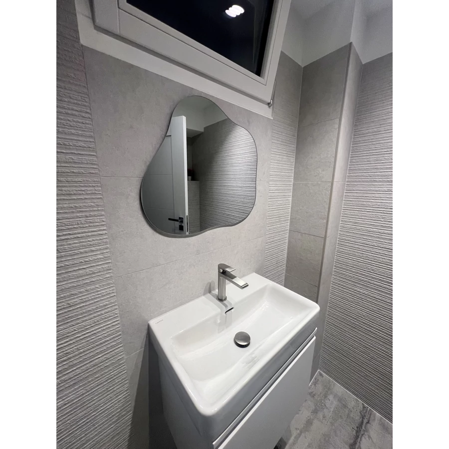 Keret nélküli szabálytalan alakú tükör 50x55 cm