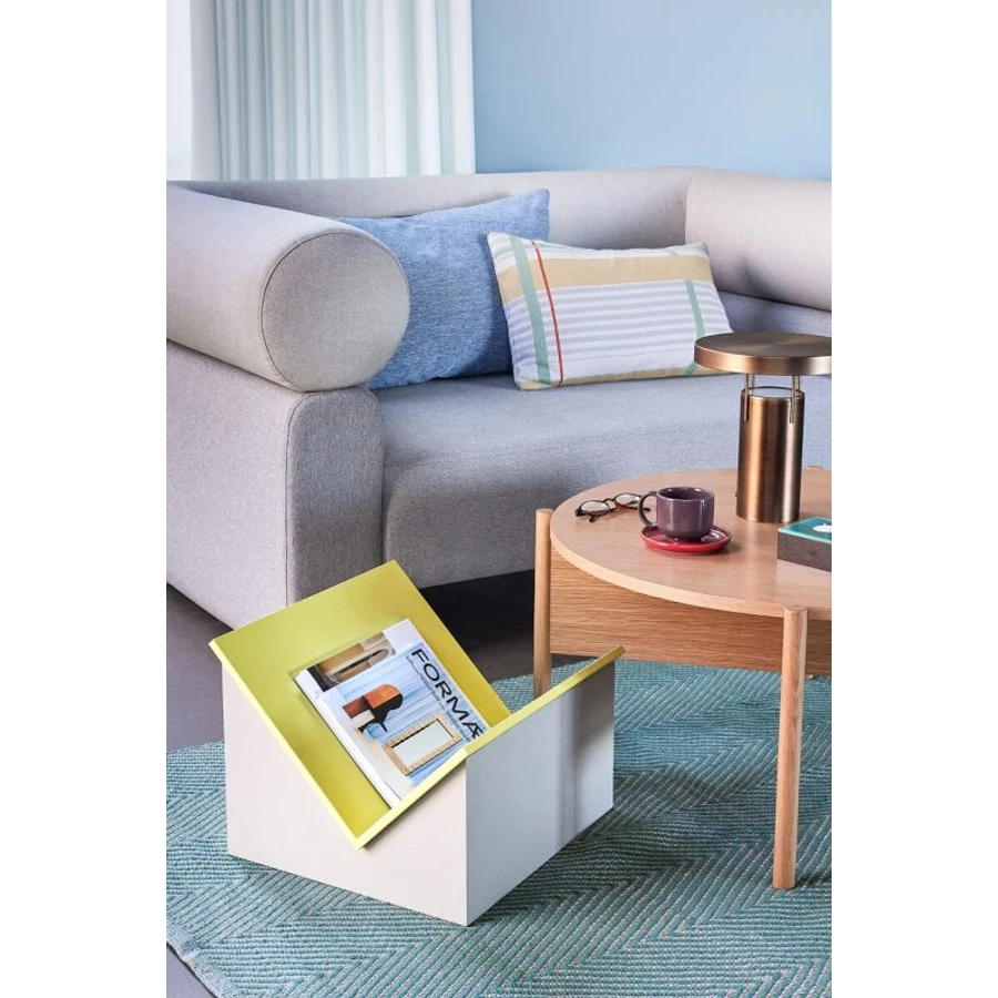 Kőrisfa design magazintartó