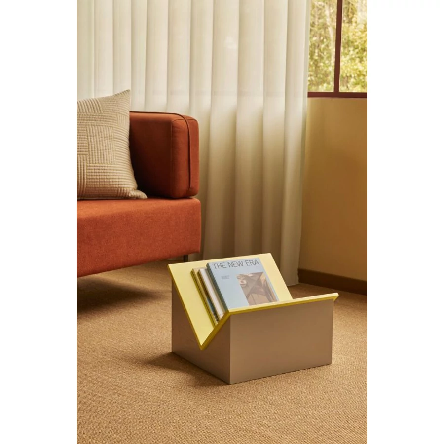 Kőrisfa design magazintartó