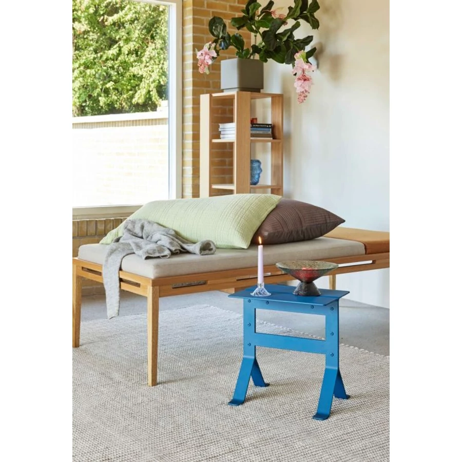 Világoskék fém lerakóasztal