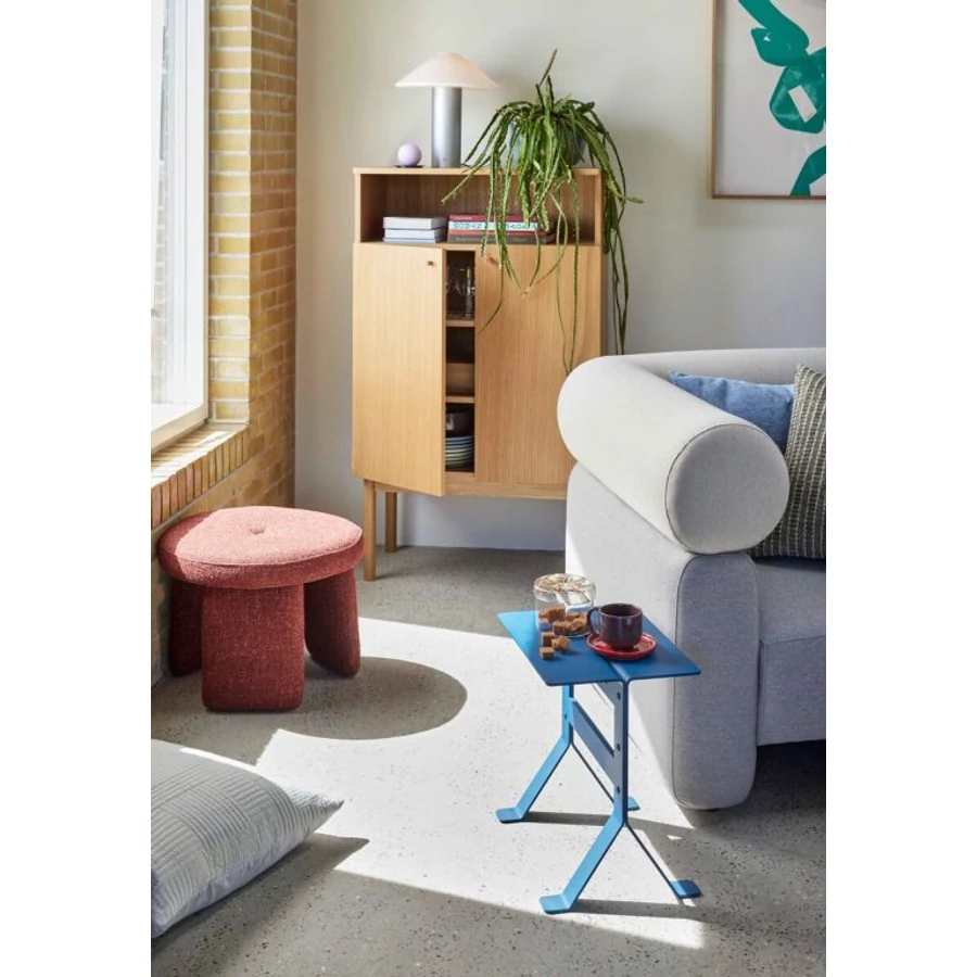 Világoskék fém lerakóasztal